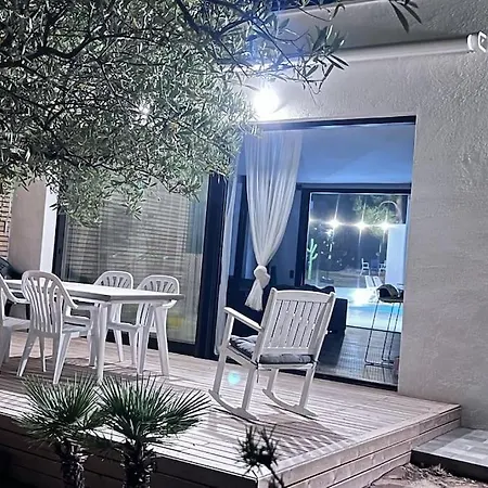 Mediterranean, Piscina Privada, Barbacoa. カラファット