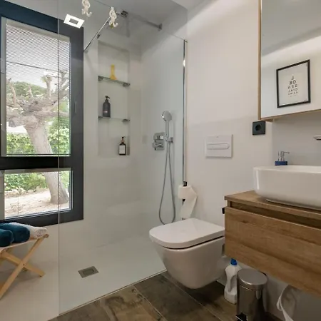 Mediterranean, Piscina Privada, Barbacoa. カラファット